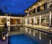 Villa Cendrawasih, Villa bei Nacht